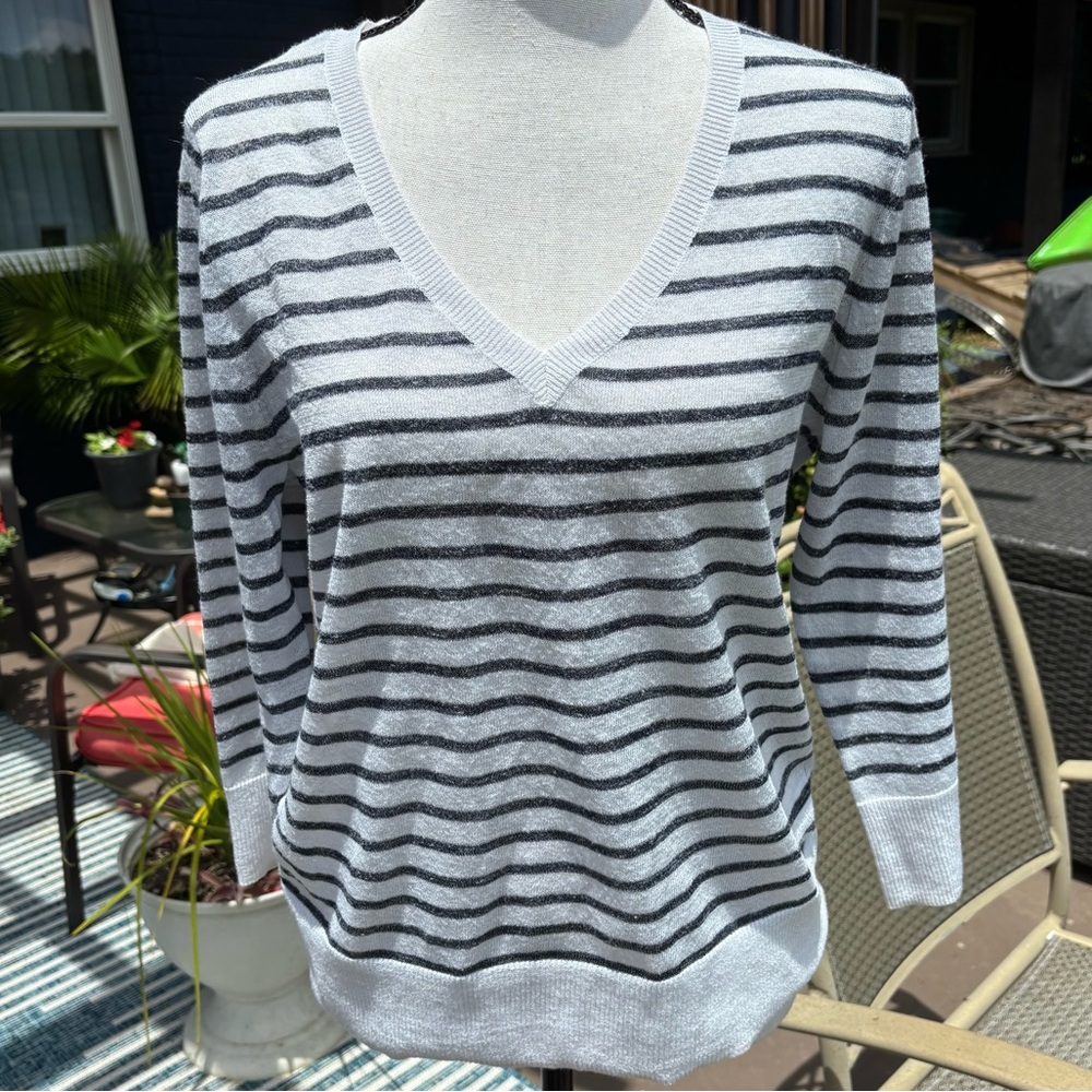Liz Claiborne v neck lightweight striped sweater 3/4 sleeves women’s size L